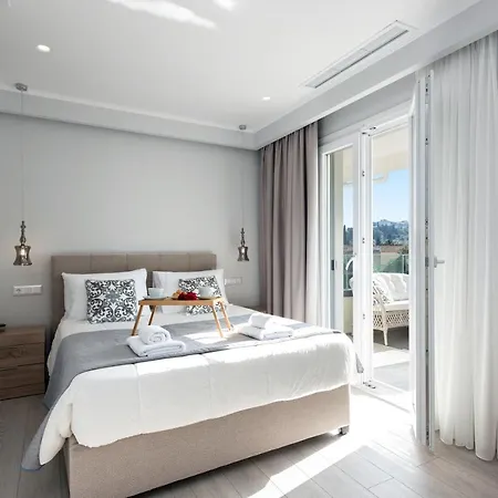 Marianna Suites *